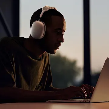  سماعات هيدفون  لاسلكية بخاصية الغاء  الضوضاء