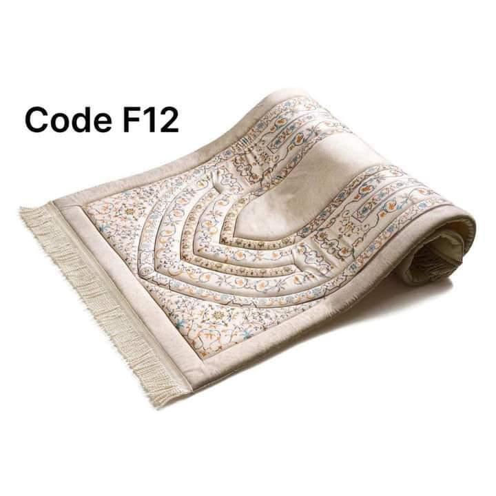 مصلية مبطنة مانعة للانزلاق + سبحة