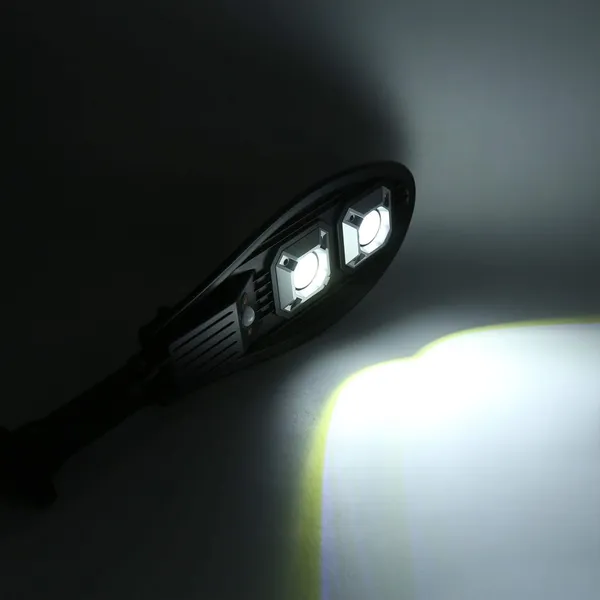 كشاف طاقة شمسية ذكي بتصميم عصري | عدسات LED قوية  | مزود بريموت كنترول | إضاءة خارجية للمداخل والحدائق | ضمان عام