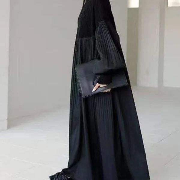 • فستان اسود