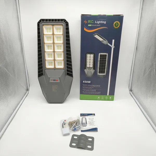 كشاف طاقة شمسية للشارع والأحواش مقاوم للماء 450 واط بضمان 3 سنوات
