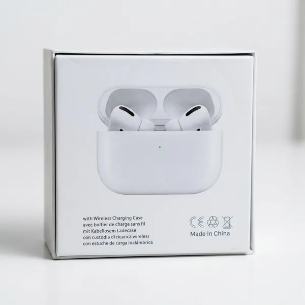• سماعة AirPods