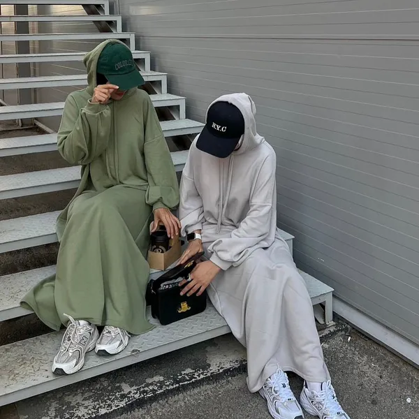 عباية العمرة بغطاء للرأس لون أبيض مقاس XL