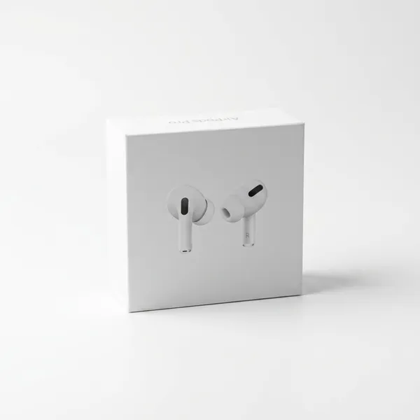 • سماعة AirPods