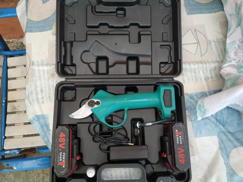 مقص كهربائي متعدد الاستخدامات